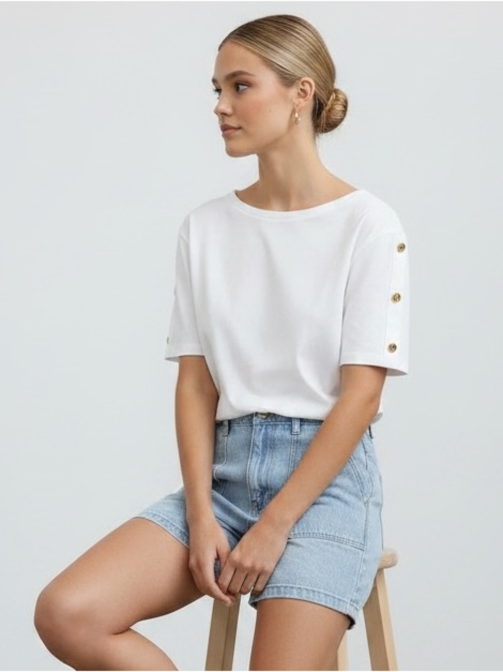 1502 • White Cotton Sleeve Placket Concentric Circles Interrupted Buttons Tee